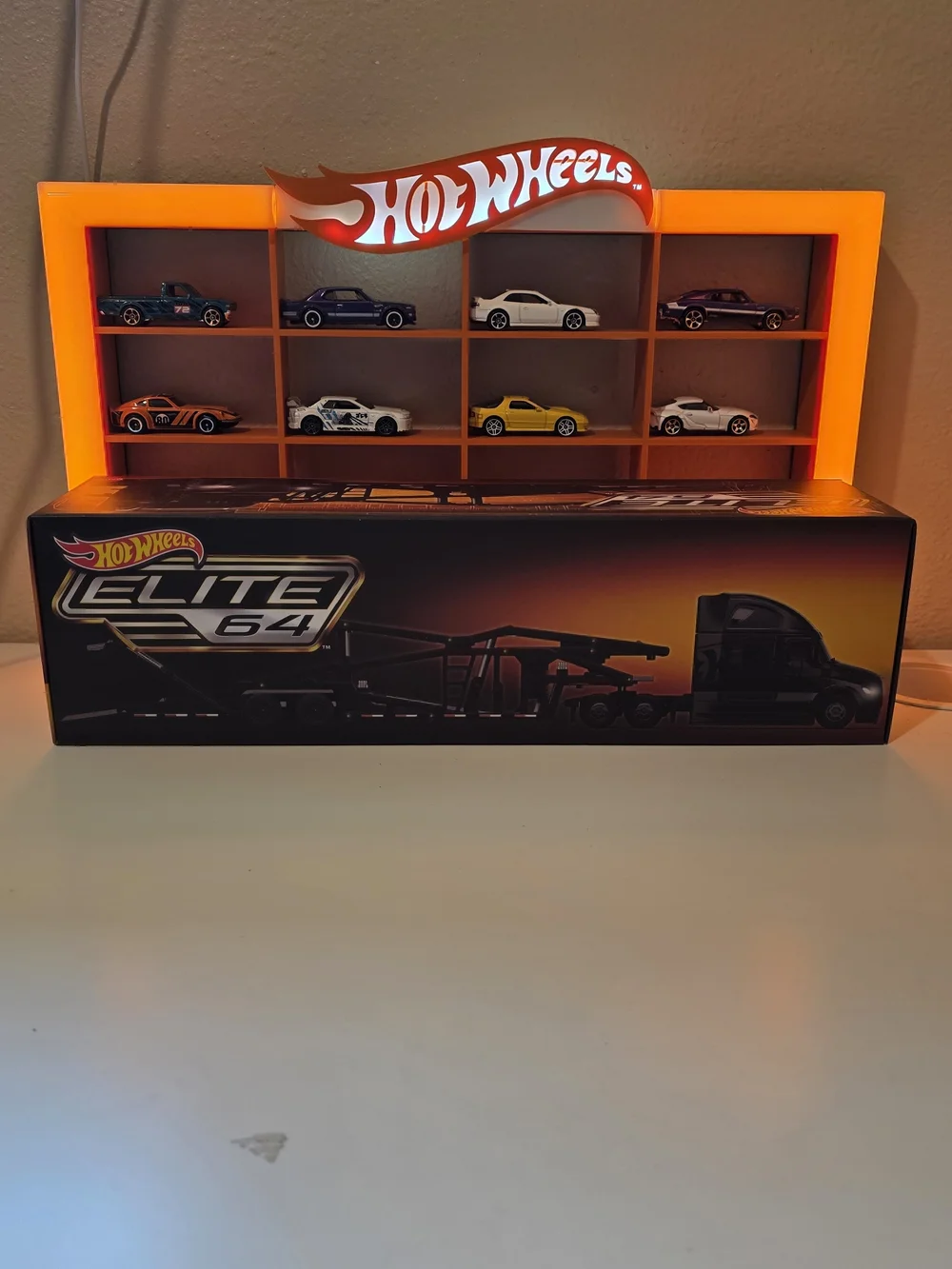 Mattel Hot Wheels Elite 64 Freightliner Cascade